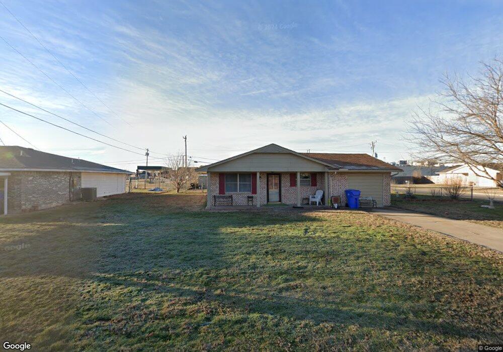 102 E G Ave, Cache, OK 73527 - photo 1