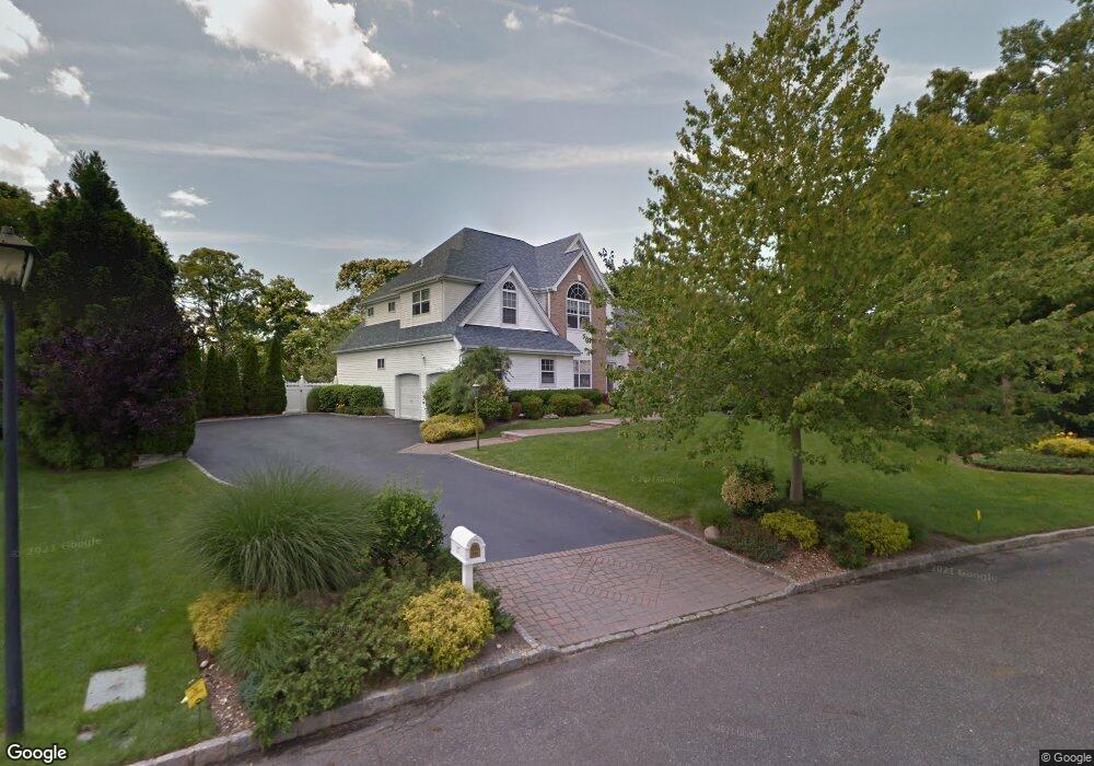 17 Weeping Cherry Ln, ComMacK, NY 11725 - photo 1