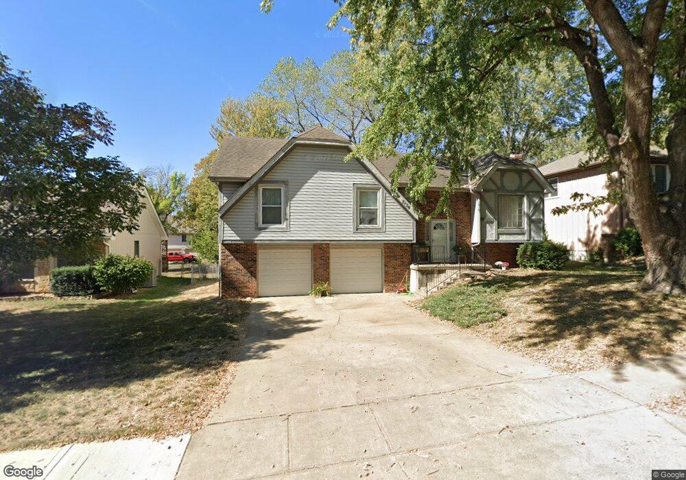 7130 Halsey Dr, Shawnee, KS 66216 - photo 1