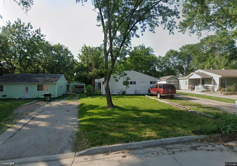 712 SE 33rd St, Topeka, KS 66605 - photo 1