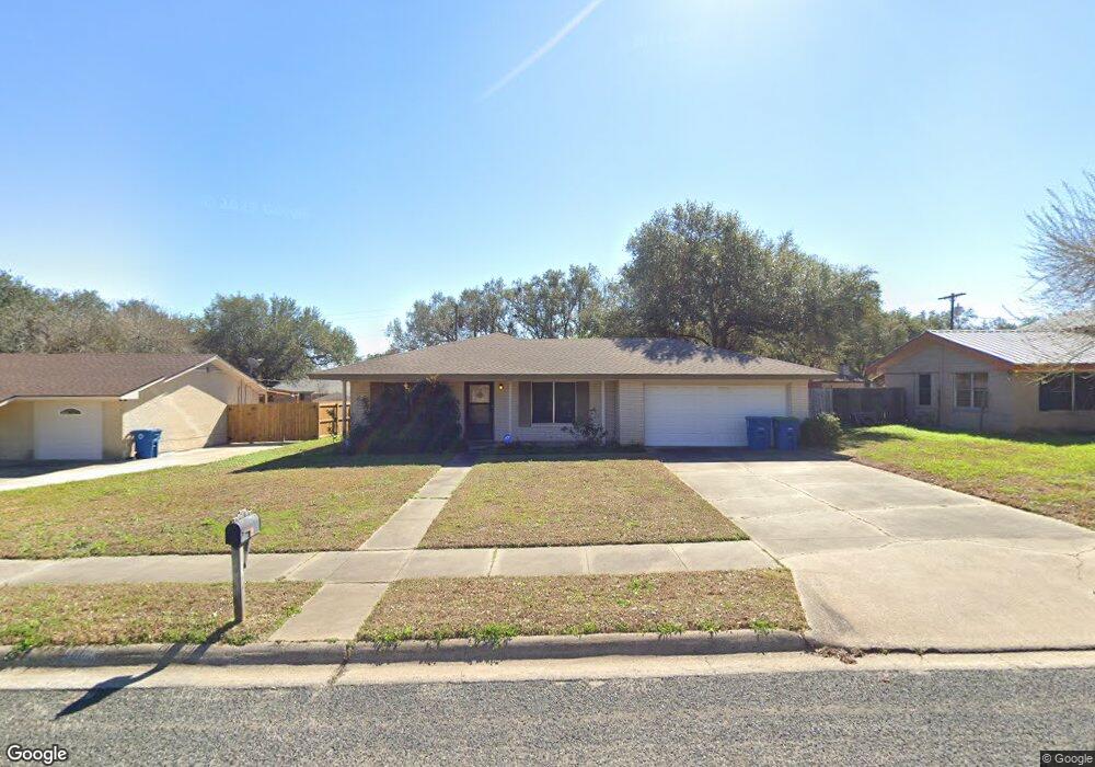 1404 Oriole Ln, Beeville, TX 78102 - photo 1