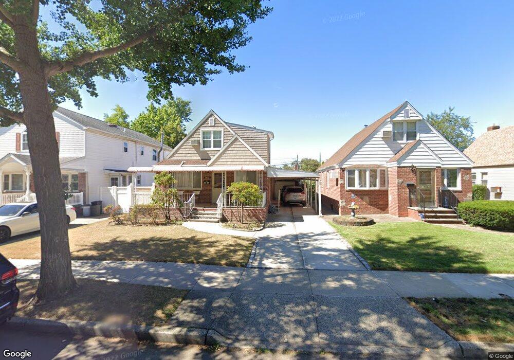 7842 265th St, Glen Oaks, NY 11004 - photo 1