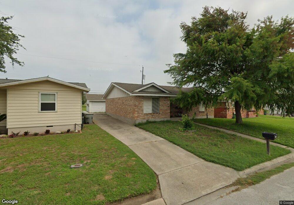 7818 Pruitt Dr, Galveston, TX 77554 - photo 1