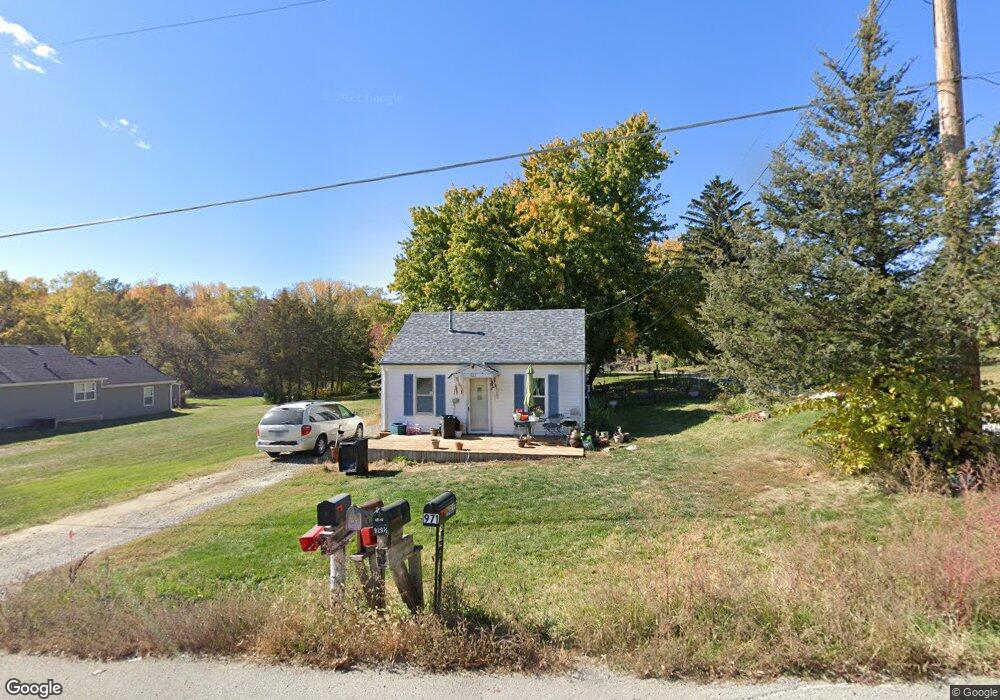 927 1/2 W 8th St N, Newton, IA 50208 - photo 1