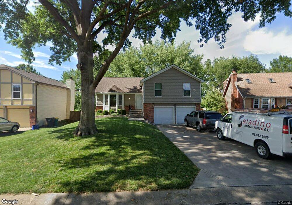 10206 W 49th Place, Shawnee, KS 66203 - photo 1