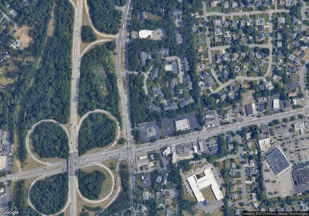 3 Madder Lake Cir, ComMacK, NY 11725 - photo 1