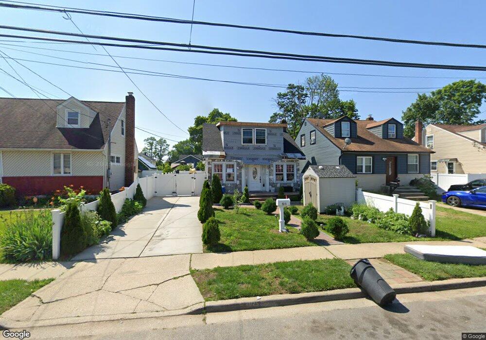 86 E Pennywood Ave, Roosevelt, NY 11575 - photo 1