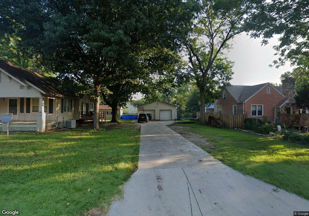 2530 SW 10th Ave, Topeka, KS 66604 - photo 1