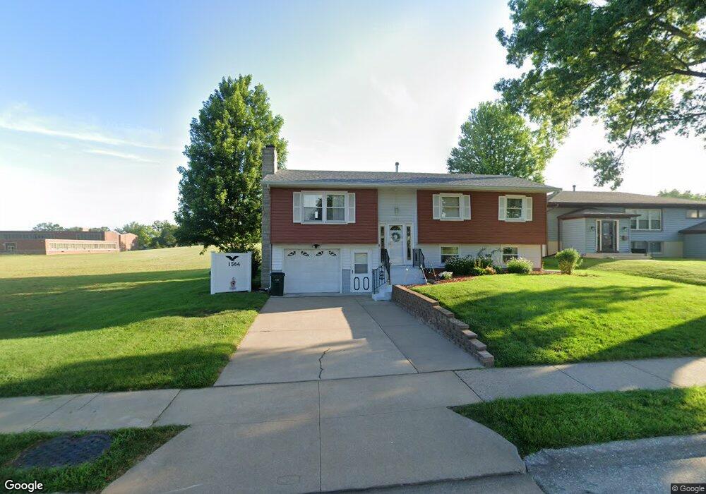 1564 W Garfield St, Davenport, IA 52804 - photo 1