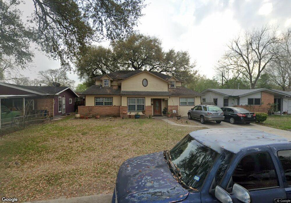 351 Surratt Dr, Houston, TX 77091 - photo 1