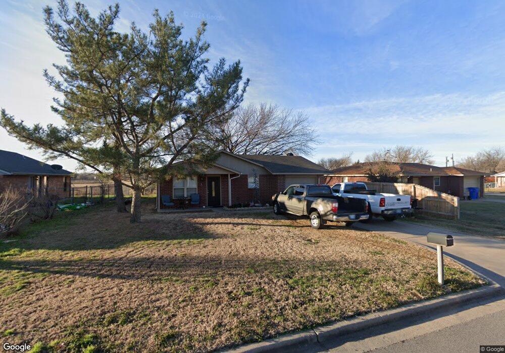 206 E F Ave, Cache, OK 73527 - photo 1