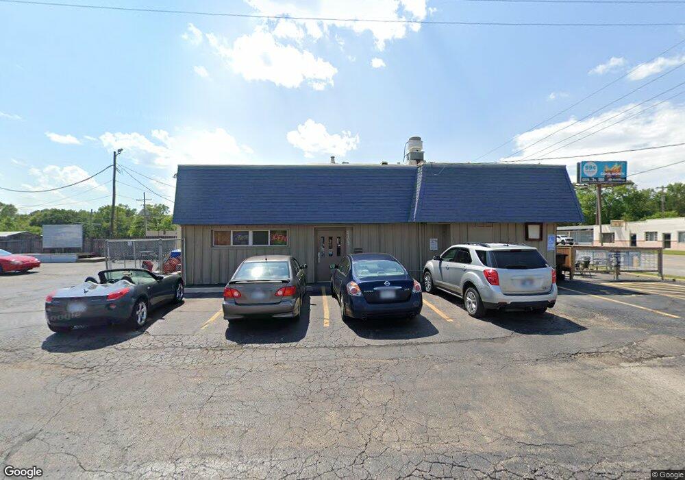 2105 SW Mission Ave, Topeka, KS 66614 - photo 1