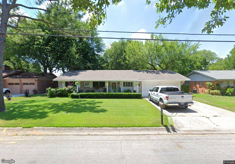 305 Rosedale Dr, Gainesville, TX 76240 - photo 1