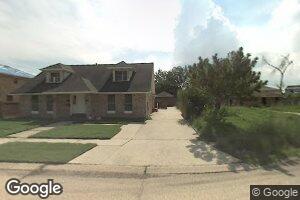 62 W Queens Ct, Chalmette, LA 70043