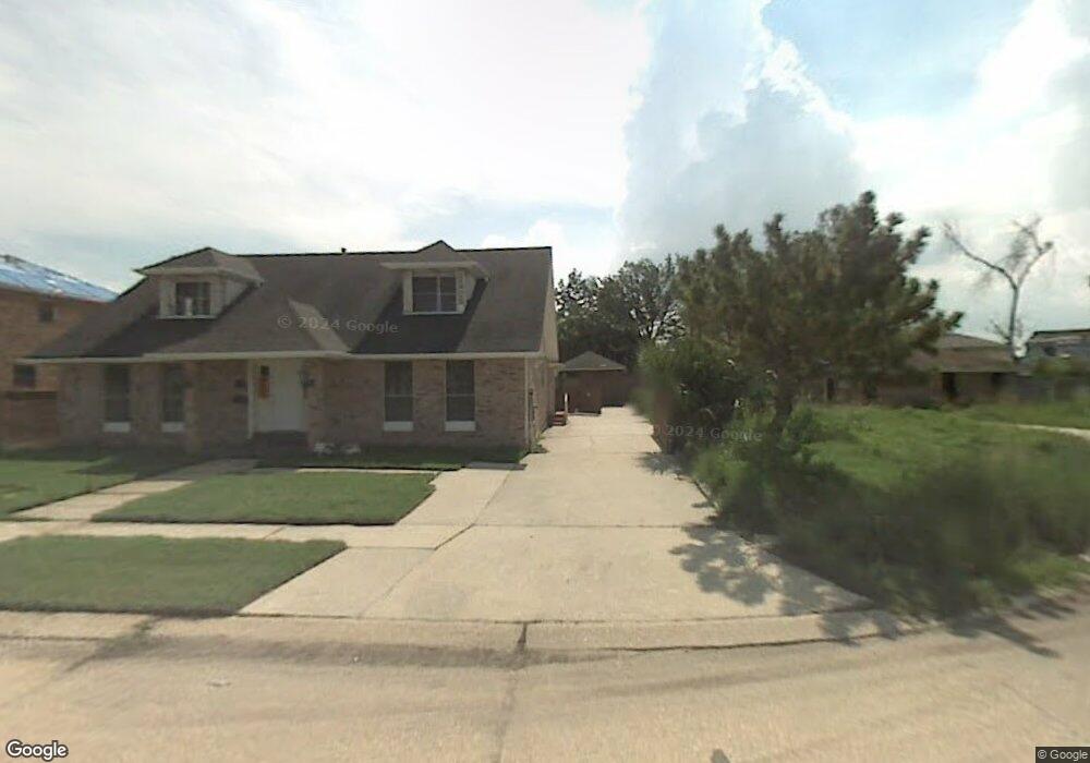 62 W Queens Ct, Chalmette, LA 70043 - photo 1