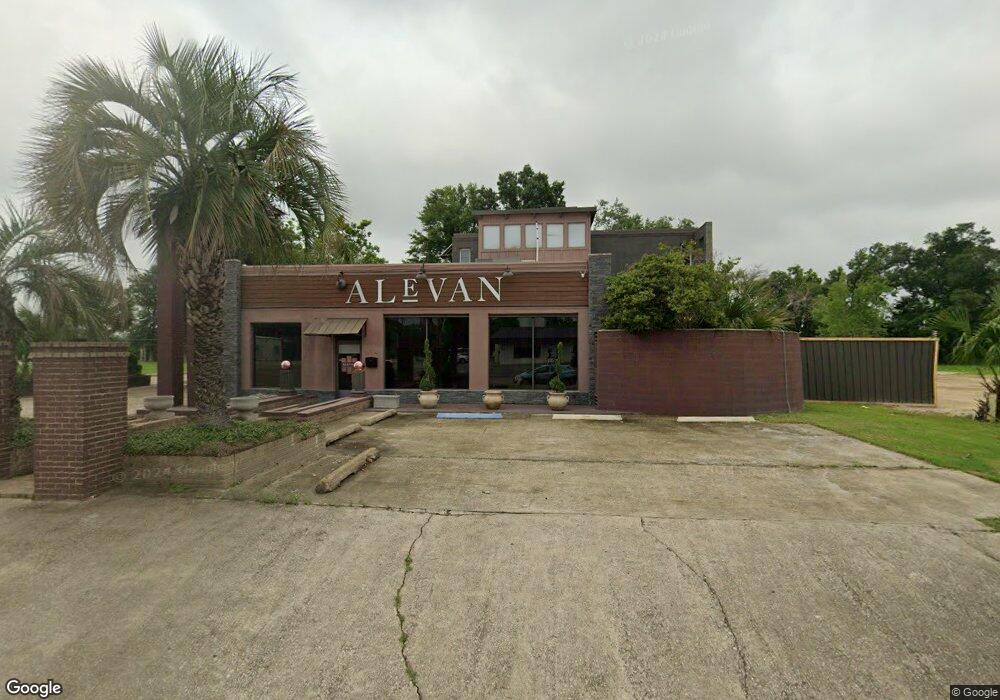 814 E Prien Lake Rd, Lake Charles, LA 70601 - photo 1