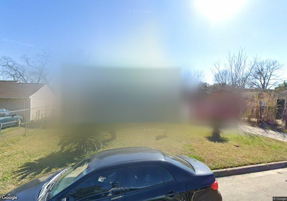 7116 Kinney St, Houston, TX 77087 - photo 1