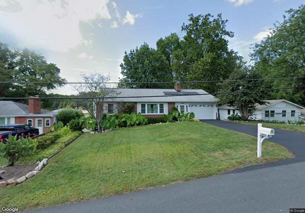 18806 Kerill Rd, Triangle, VA 22172 - photo 1