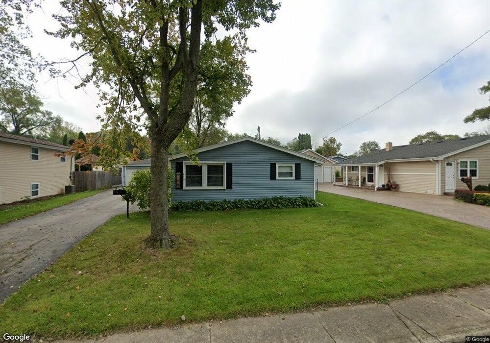 413 Blackhawk Ave, Carpentersville, IL 60110 - photo 1