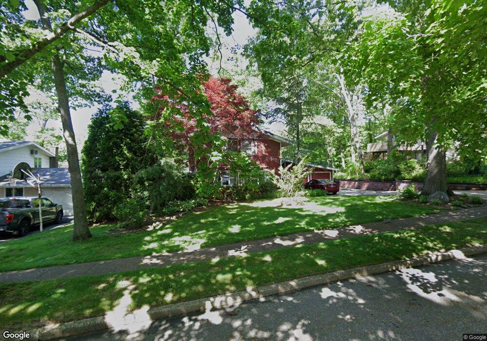 15 Horseshoe Ln, ComMacK, NY 11725 - photo 1