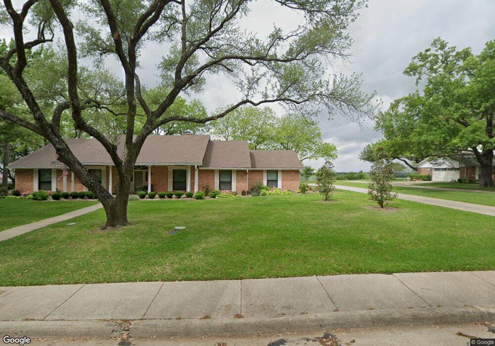 1121 Mockingbird Cir, Ennis, TX 75119 - photo 1