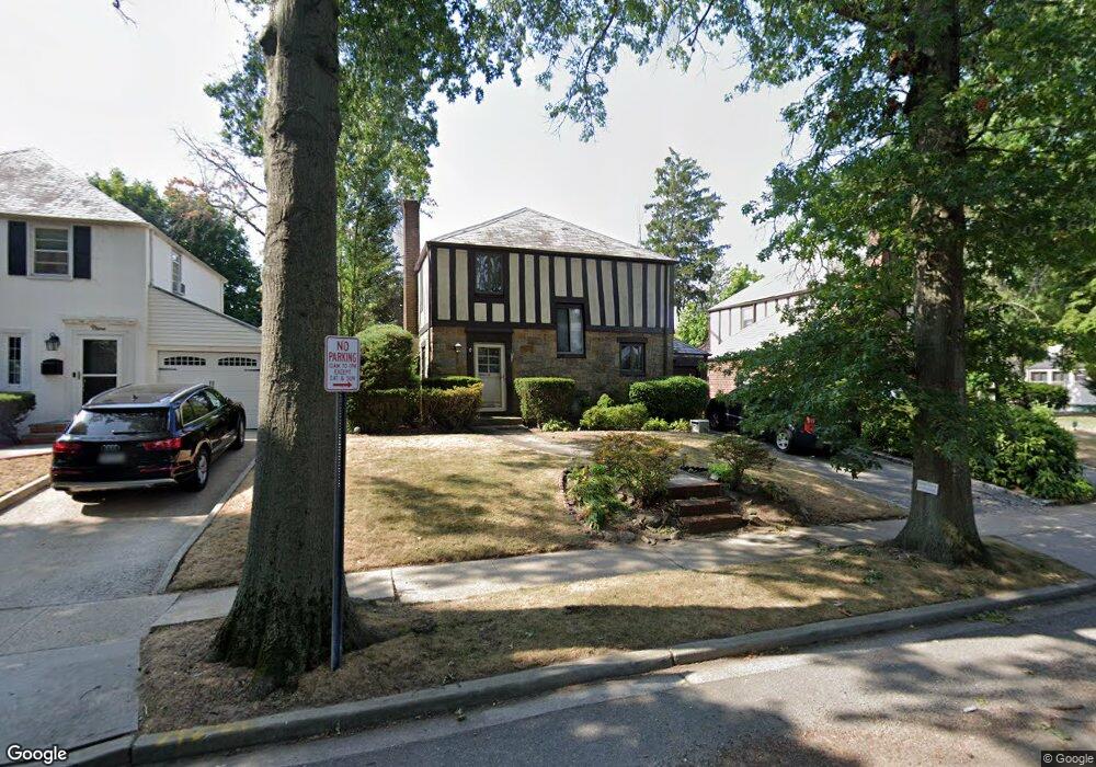 11 Woodland Rd, Valley Stream, NY 11581 - photo 1