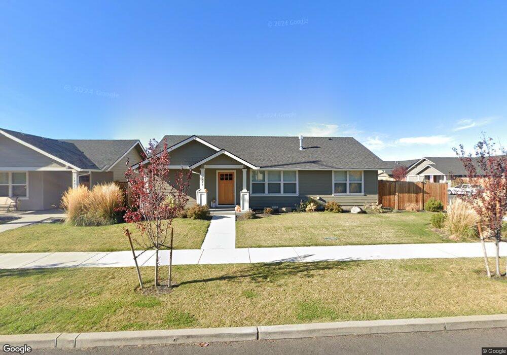 1823 NE 5th St, Redmond, OR 97756 - photo 1