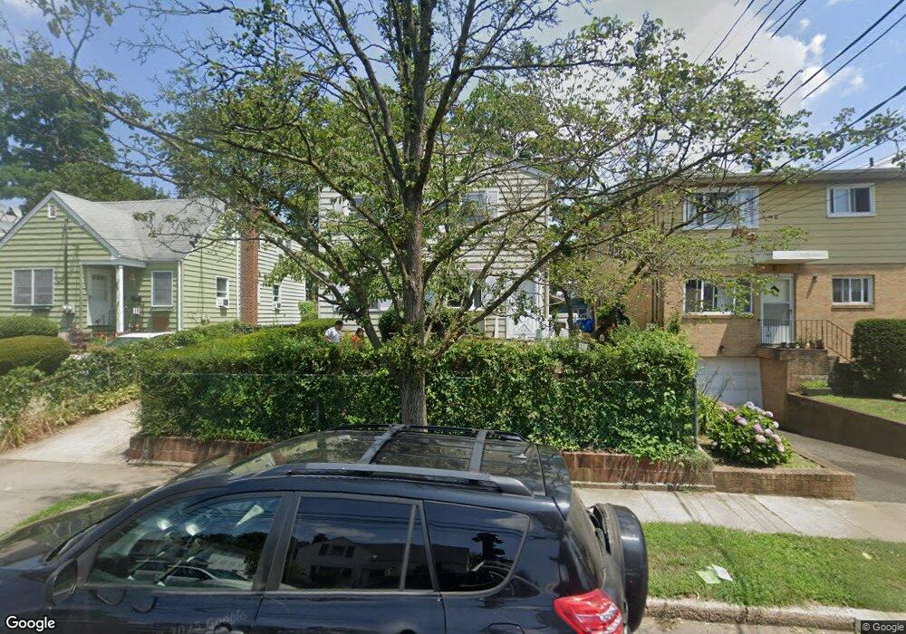 30 Dunwood Rd unit A, Port Washington, NY 11050 - photo 1