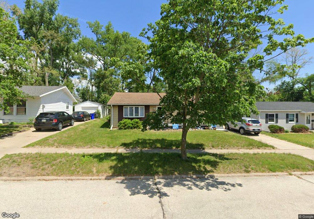 1214 38th St SE, Cedar Rapids, IA 52403 - photo 1