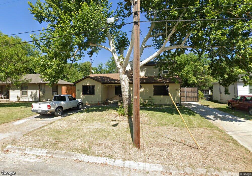 1004 S Howeth St, Gainesville, TX 76240 - photo 1