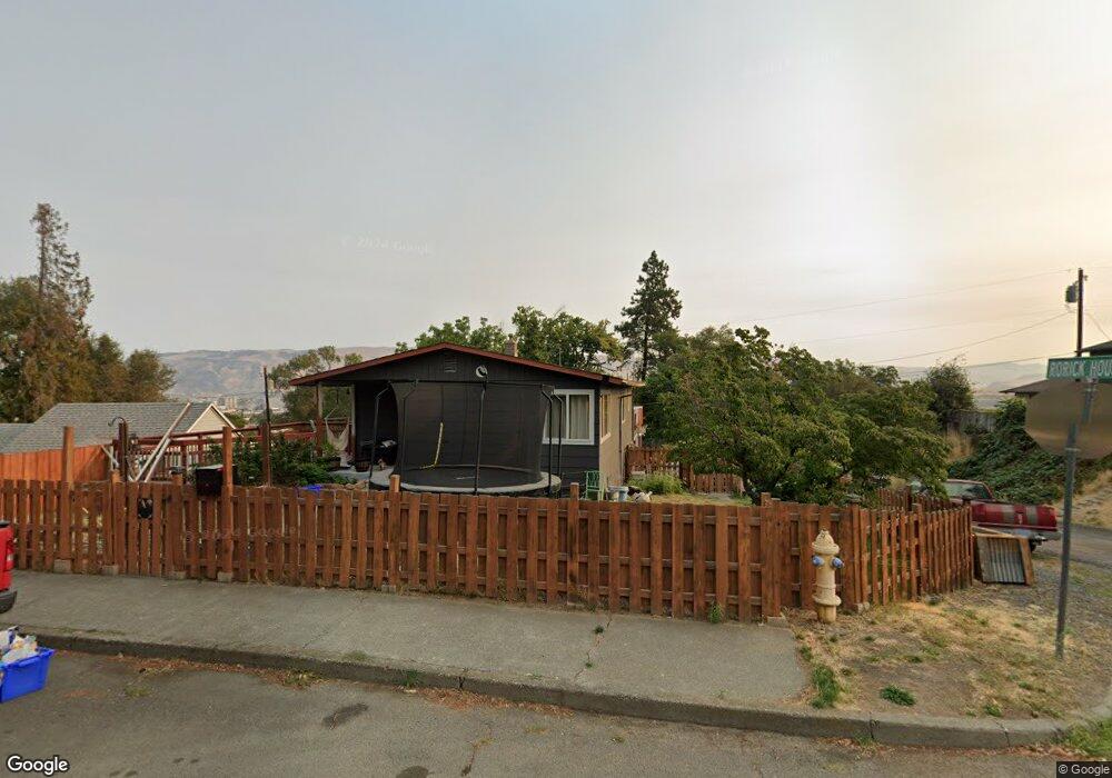 301 W 13th St, the Dalles, OR 97058 - photo 1