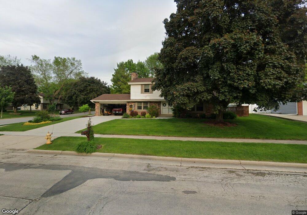 2311 Saratoga Rd, Waukesha, WI 53186 - photo 1