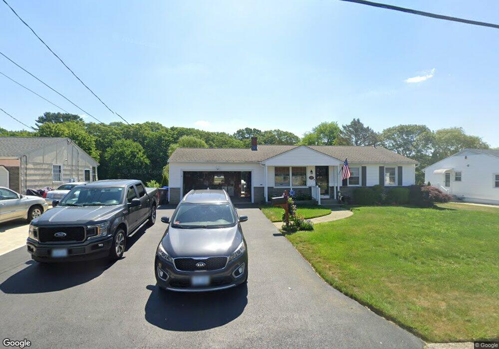 184 Crest Dr, Pawtucket, RI 02861 - photo 1