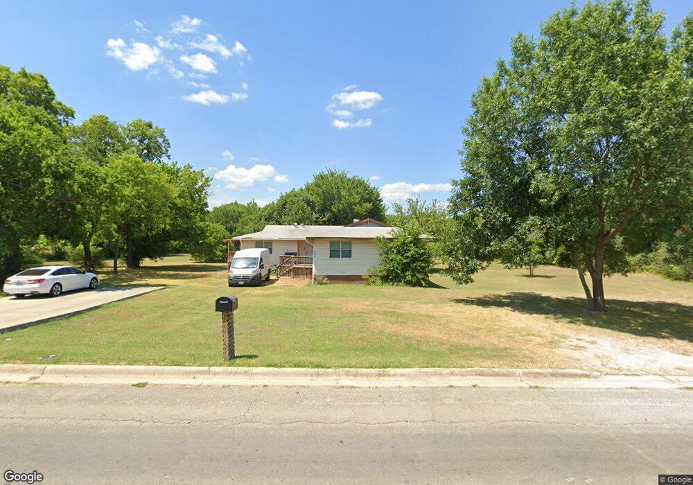 701 Moss St, Gainesville, TX 76240 - photo 1