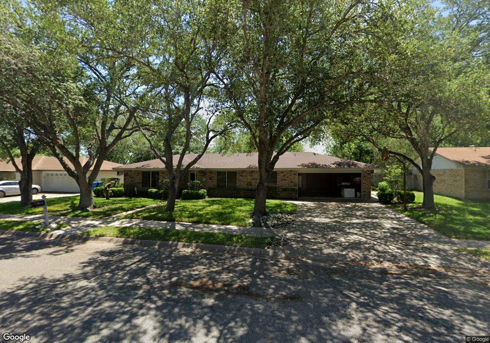 1004 Newhall St, Beeville, TX 78102 - photo 1