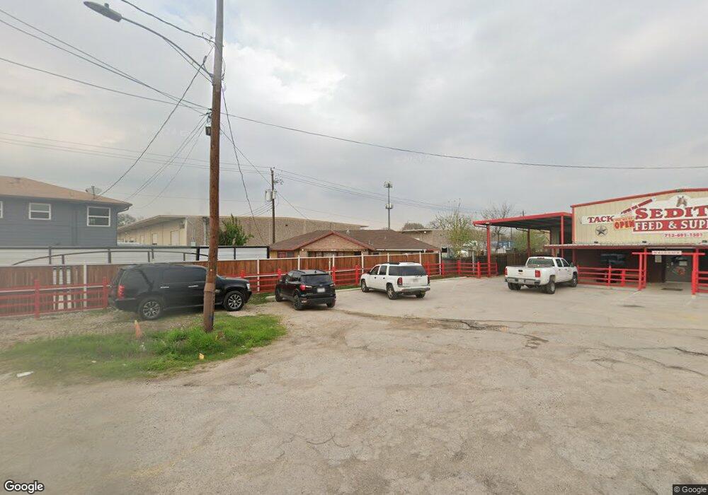 5618 W Montgomery Rd, Houston, TX 77091 - photo 1
