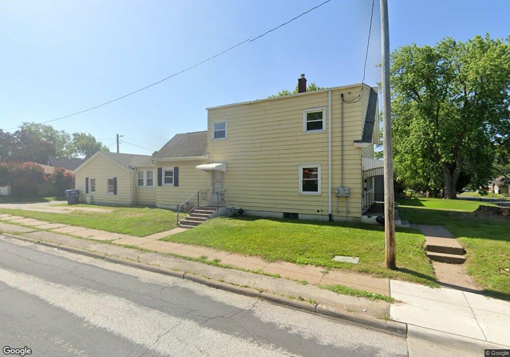 2527 N Division St, Davenport, IL 52804 - photo 1