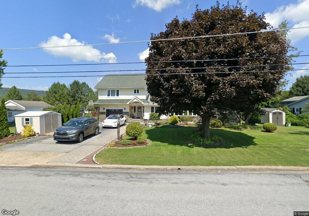 146 E 2nd St, Wind Gap, PA 18091 - photo 1