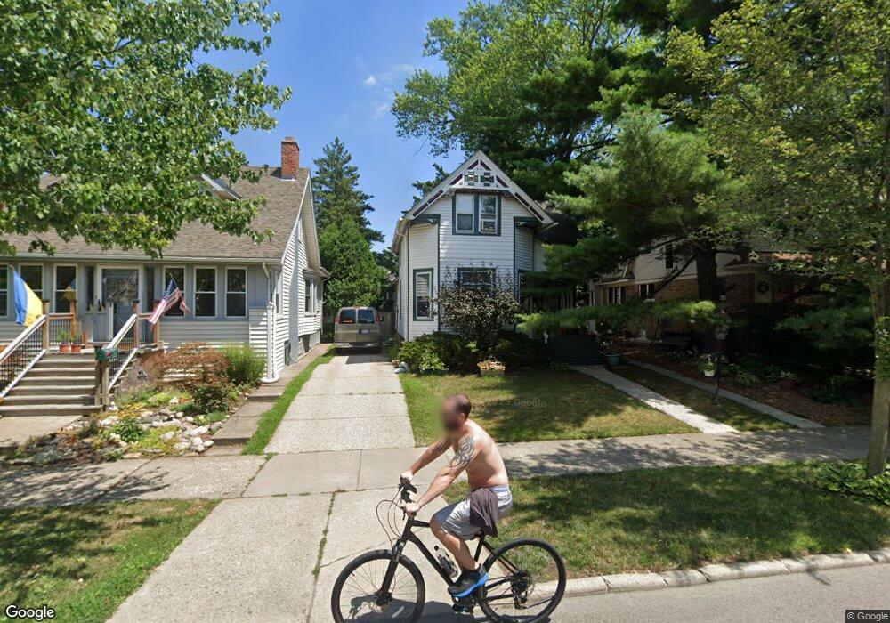 1088 Lakepointe St, Grosse Pointe Park, MI 48230 - photo 1