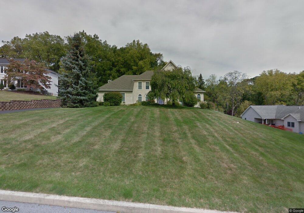 825 Mallard Dr, Whitehall, PA 18052 - photo 1