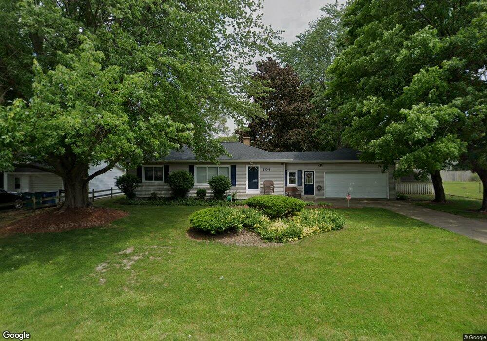 304 N Locust St, Wayland, MI 49348 - photo 1