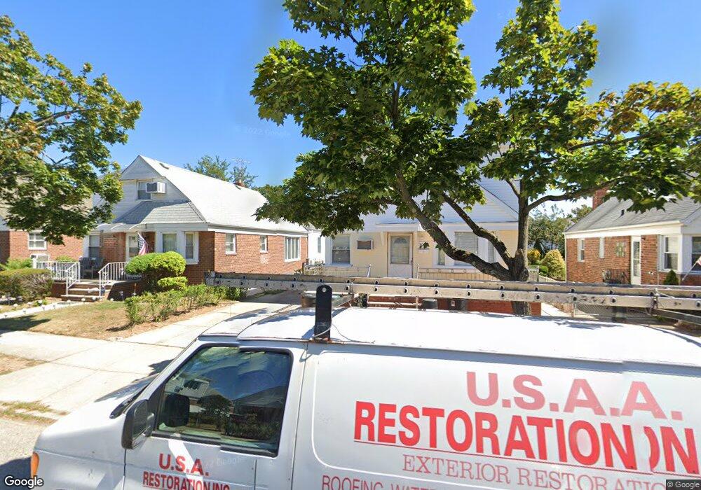 8047 257th St, Glen Oaks, NY 11004 - photo 1