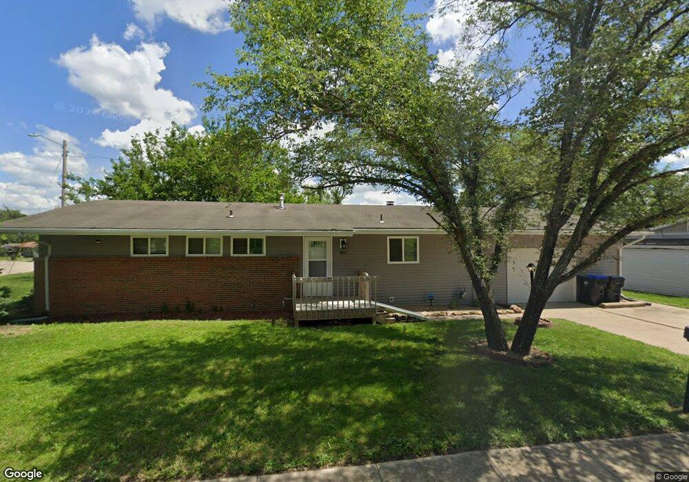 1807 SW Clearview Ln, Topeka, KS 66619 - photo 1