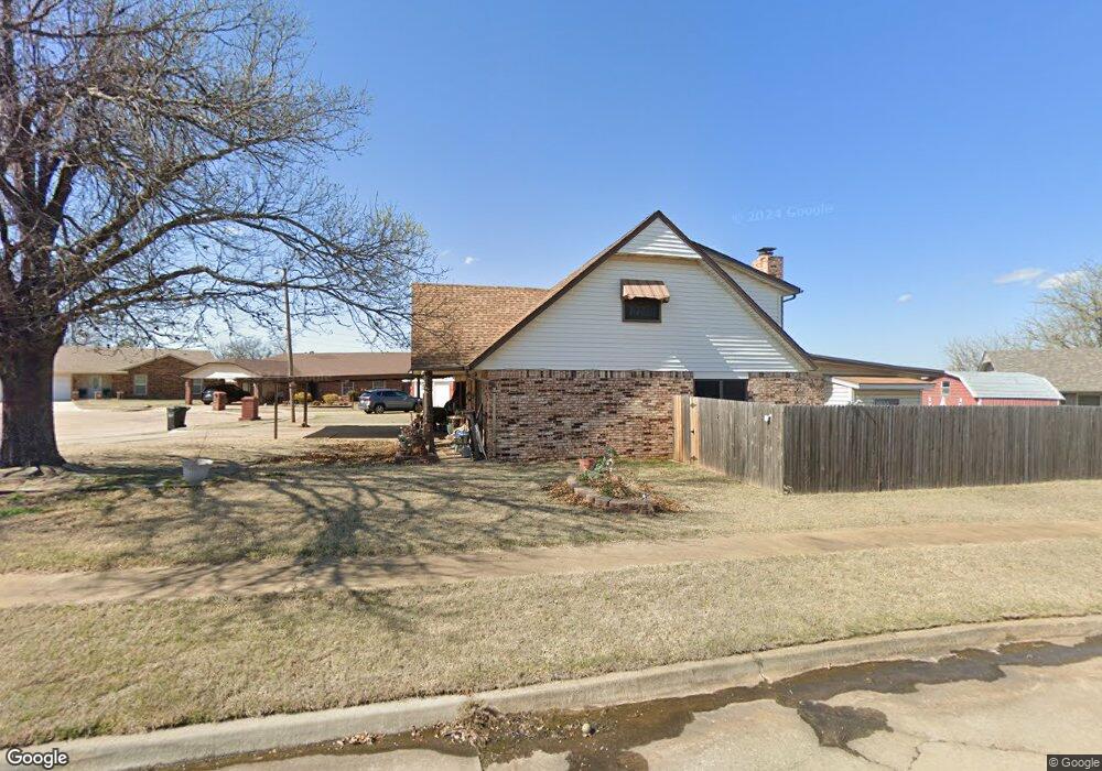 837 Wilkinson Ct, Moore, OK 73160 - photo 1