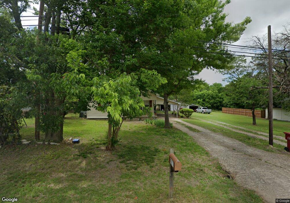 515 W Locust St, Whitewright, TX 75491 - photo 1