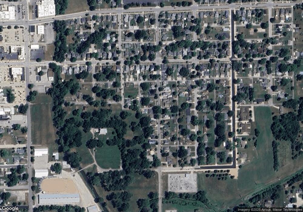 227 Center St, Auburn, IN 46706 - photo 1