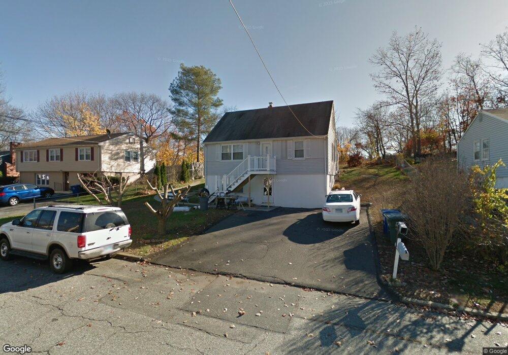 143 Red Oak Rd, Bridgeport, CT 06606 - photo 1