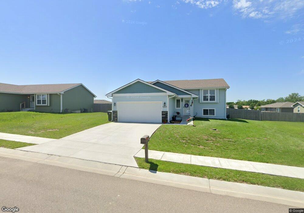 135 SE 43rd Terrace, Topeka, KS 66609 - photo 1