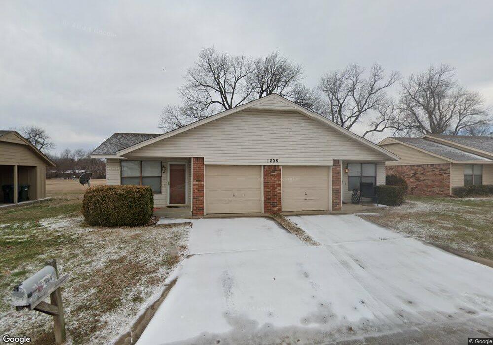 1205 N Willow Dr, Claremore, OK 74017 - photo 1