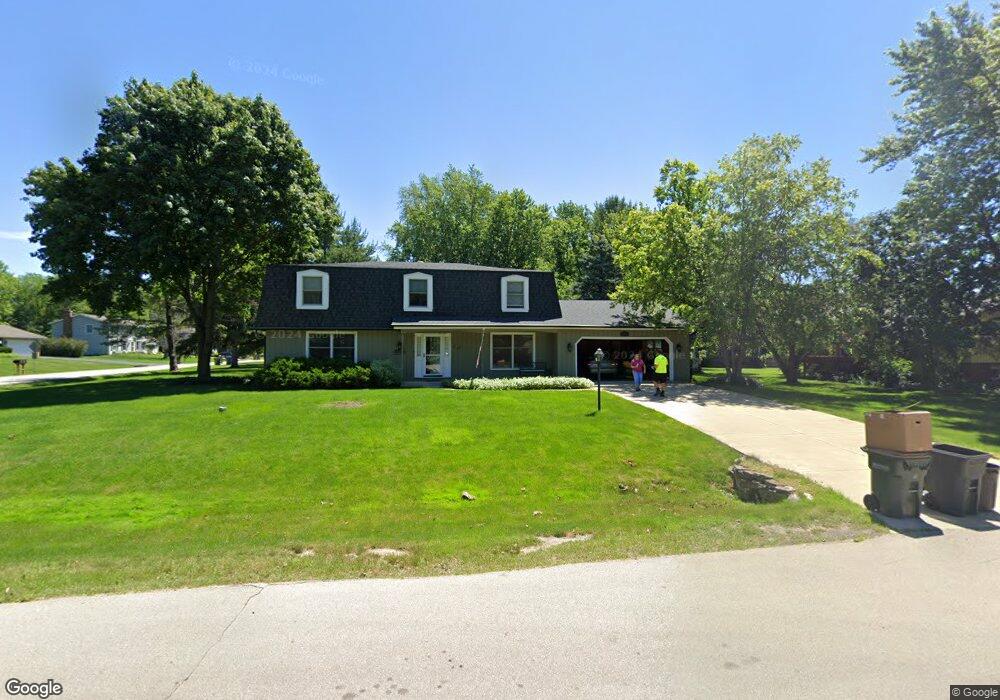 10S197 Meadow Ln, Naperville, IL 60564 - photo 1